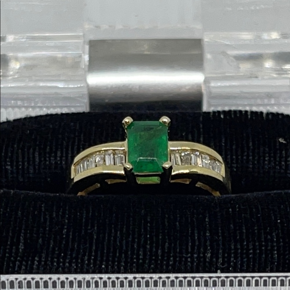 Lady’s 14K Gold Emerald & Diamond Ring Size 7 - Picture 1 of 8
